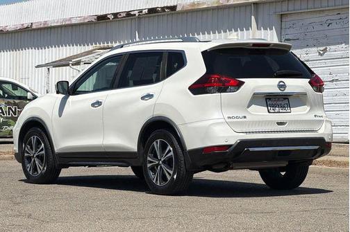 Pearl White Tricoat 2020 Nissan Rogue SV