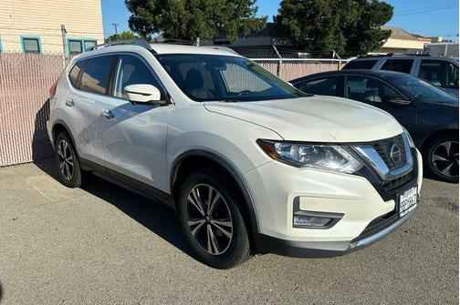 Pearl White Tricoat 2020 Nissan Rogue SV