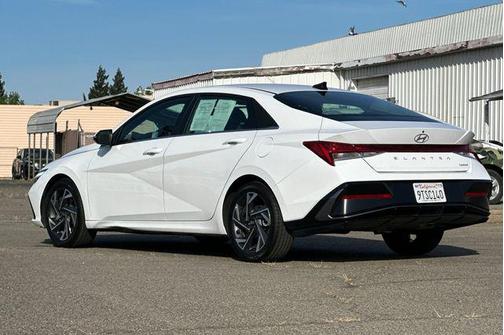 2025 Hyundai ELANTRA Limited