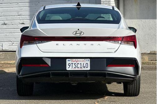 2025 Hyundai ELANTRA Limited