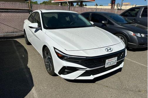 2025 Hyundai ELANTRA Limited