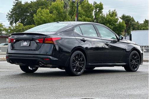Super Black Clearcoat 2026 Nissan Altima SR FWD