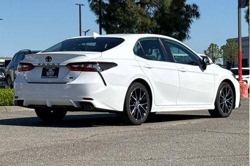 Ice 2024 Toyota Camry SE