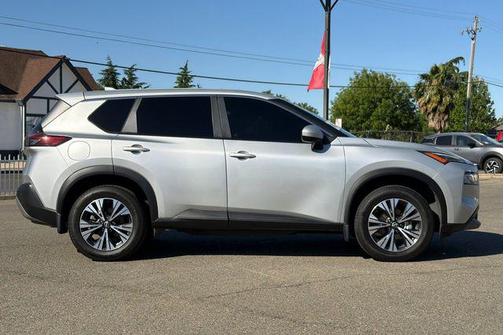 Brilliant Silver Metallic 2023 Nissan Rogue SV