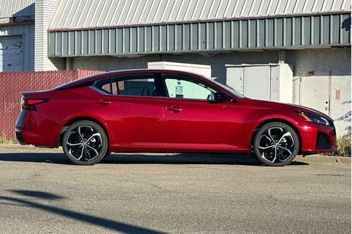 2025 Nissan Altima SR FWD
