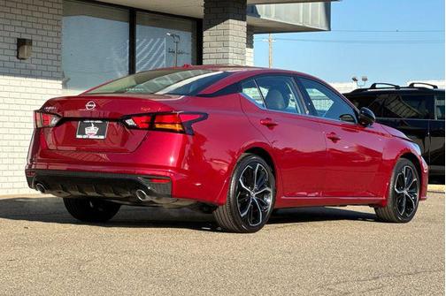 2025 Nissan Altima SR FWD