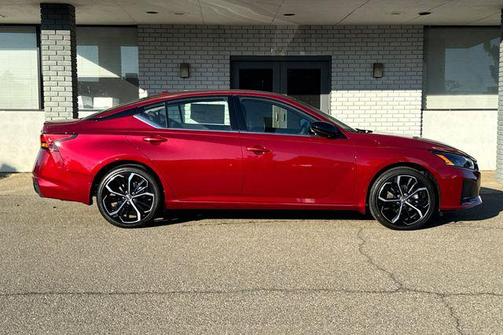 2025 Nissan Altima SR FWD