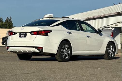 2025 Nissan Altima S FWD