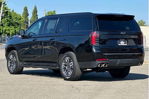 Black 2025 Chevrolet Suburban 4WD Z71