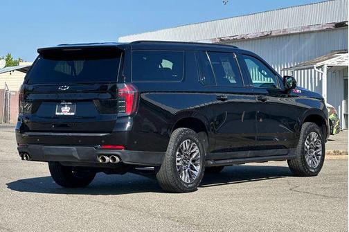 Black 2025 Chevrolet Suburban 4WD Z71