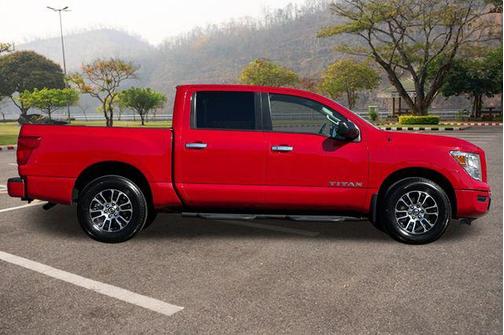 2021 Nissan Titan SV