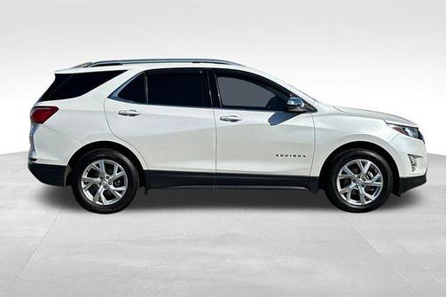 Iridescent Pearl Tricoat 2019 Chevrolet Equinox Premier