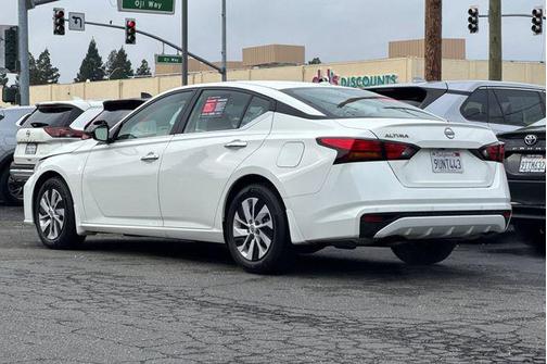 2025 Nissan Altima S FWD