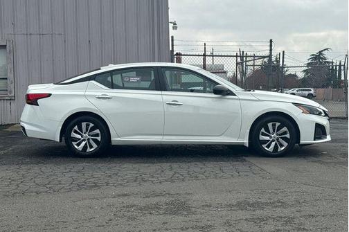 2025 Nissan Altima S FWD