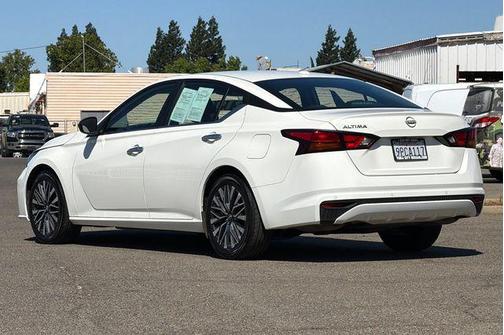 Glacier White 2025 Nissan Altima 2.5 SV