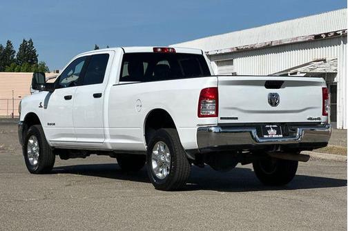 Bright White Clearcoat 2024 RAM 3500 Big Horn Crew Cab 4x4 8' Box