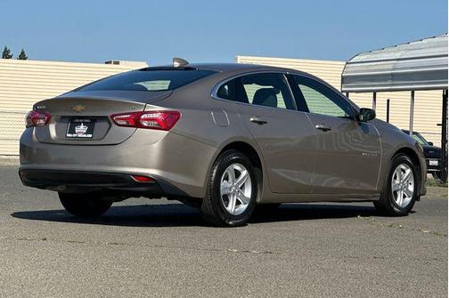 Mineral Gray Metallic 2022 Chevrolet Malibu FWD LT