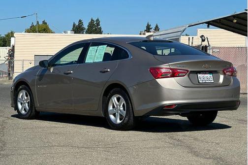 Mineral Gray Metallic 2022 Chevrolet Malibu FWD LT