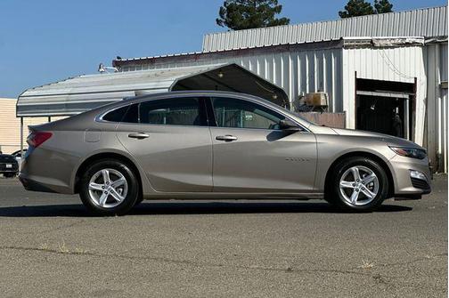 Mineral Gray Metallic 2022 Chevrolet Malibu FWD LT