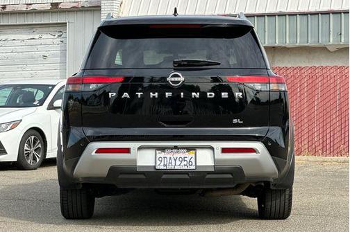 2022 Nissan Pathfinder SL 2WD