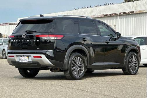 2022 Nissan Pathfinder SL 2WD