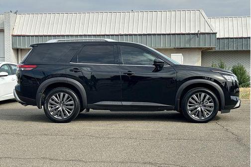 2022 Nissan Pathfinder SL 2WD