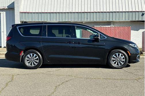 2024 Chrysler Pacifica Hybrid Select