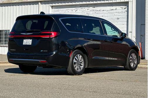 2024 Chrysler Pacifica Hybrid Select
