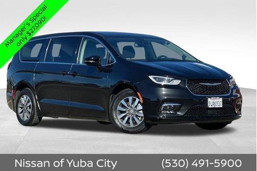 Brilliant Black Crystal Pearlcoat 2024 Chrysler Pacifica Hybrid Select