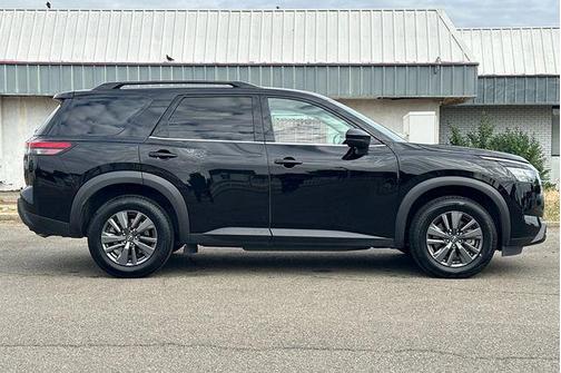 2023 Nissan Pathfinder SV FWD