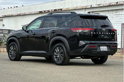 2023 Nissan Pathfinder SV FWD