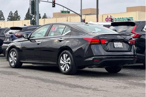 2025 Nissan Altima S FWD