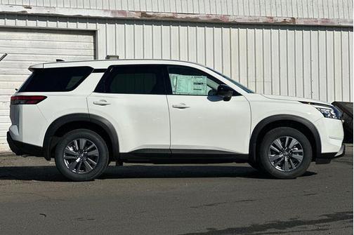 2025 Nissan Pathfinder S FWD