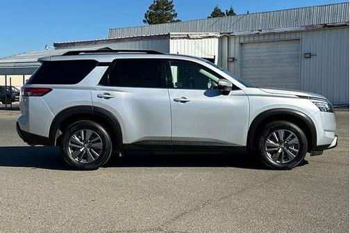 Brilliant Silver Metallic 2025 Nissan Pathfinder SV FWD