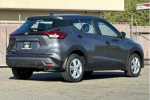 2025 Nissan Kicks S