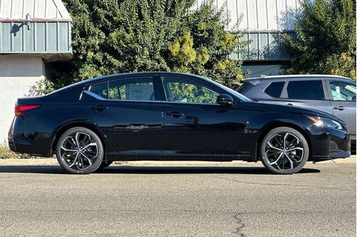 2025 Nissan Altima SR FWD