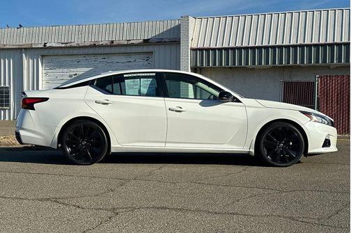 2022 Nissan Altima SR FWD