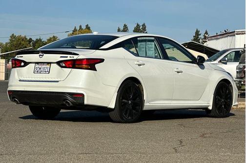 2022 Nissan Altima SR FWD