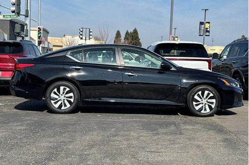 2025 Nissan Altima S FWD