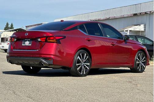 2020 Nissan Altima SR FWD