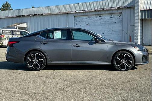 Gun Metallic 2025 Nissan Altima SR FWD