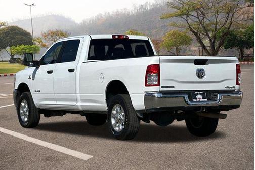 Bright White Clearcoat 2024 RAM 3500 Big Horn Crew Cab 4x4 8' Box