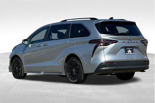 2023 Toyota Sienna XLE 8 Passenger