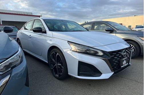 2023 Nissan Altima SR FWD