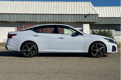 2023 Nissan Altima SR FWD