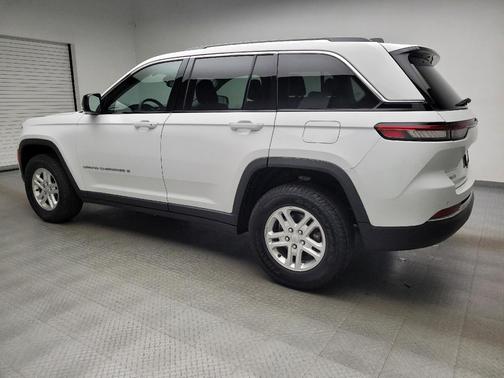 Bright White Clearcoat 2023 Jeep Grand Cherokee Laredo