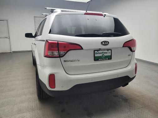 Snow White Pearl 2015 Kia Sorento LX