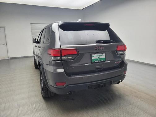 Granite Crystal Metallic Clearcoat 2017 Jeep Grand Cherokee Trailhawk