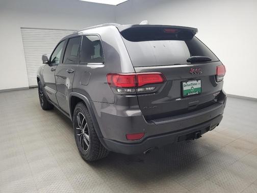 Granite Crystal Metallic Clearcoat 2017 Jeep Grand Cherokee Trailhawk