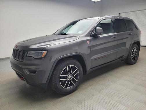 Granite Crystal Metallic Clearcoat 2017 Jeep Grand Cherokee Trailhawk